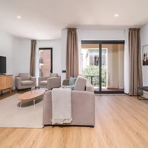 limehome-barcelona-placa-pirineus.catalonia-hotels.com/